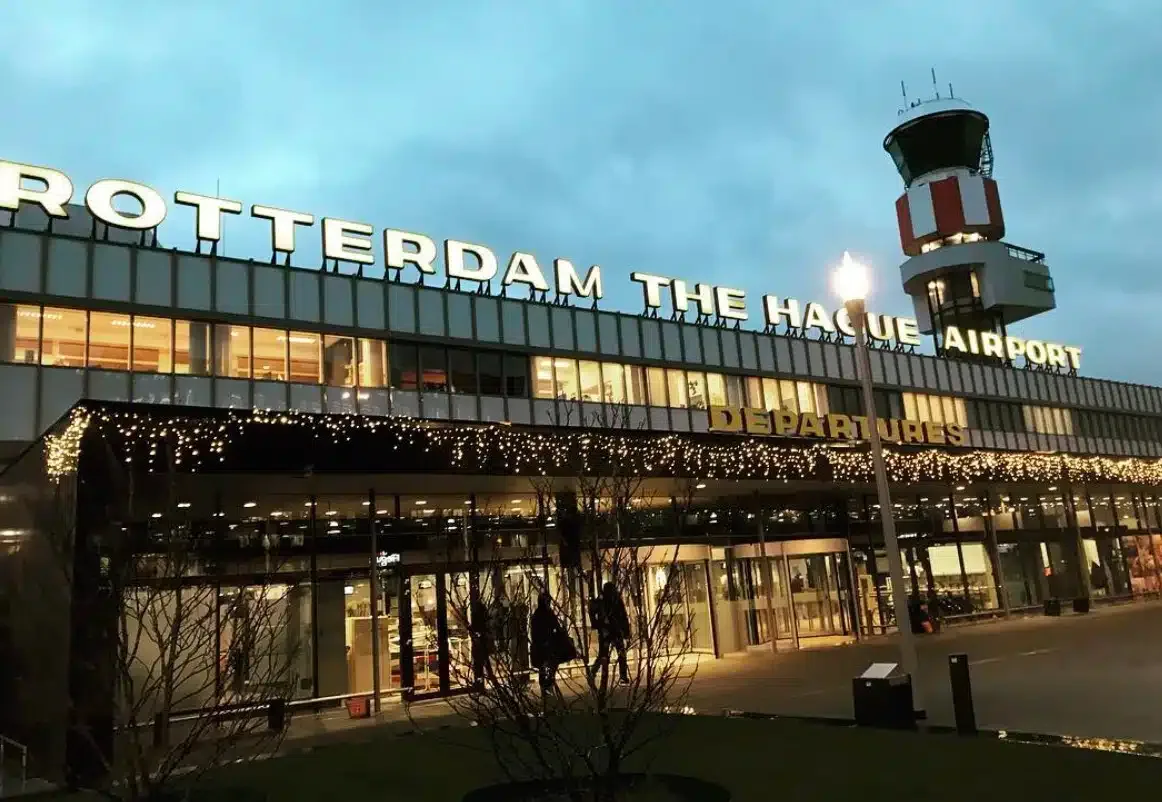 De terminal van Rotterdam The Hague Airport